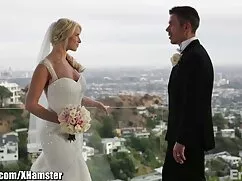 SpyFam cô vợ hồ bơi  ...