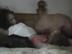 CHA, tắm biển với cô ...